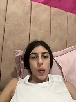 Snapshot of cristel_17 chatting on 12.26.24 cristel 17 online show from 12.26.24