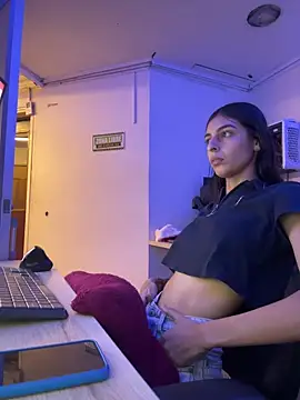 Snapshot of cristel_17 chatting on 12.28.24 cristel 17 online show from 12.28.24