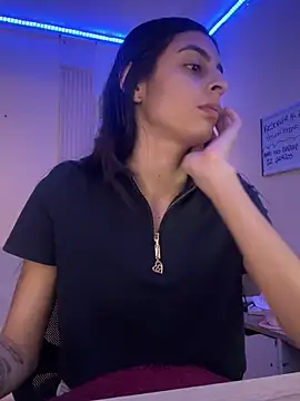 Snapshot of cristel_17 chatting on 12.29.24 cristel 17 online show from 12.29.24