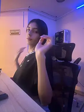 Snapshot of cristel_17 chatting on 01.10.25 cristel 17 online show from 01.10.25