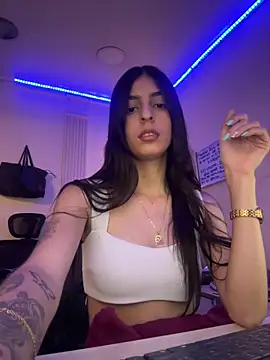 Snapshot of cristel_17 chatting on 02.28.25 cristel 17 online show from 02.28.25