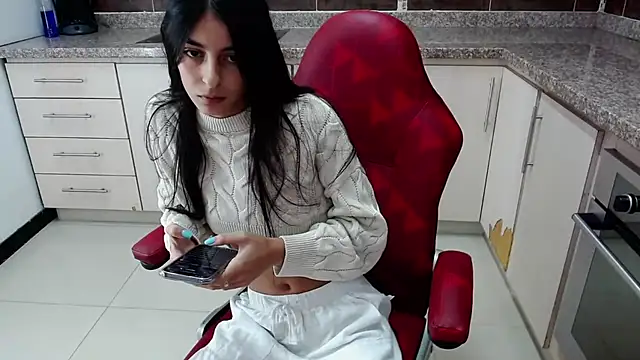 Snapshot of cristel_17 chatting on 03.13.25 cristel 17 online show from 03.13.25