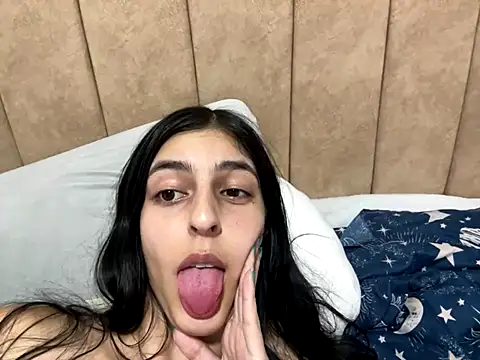 Snapshot of cristel_17 chatting on 09.17.25 cristel 17 online show from 09.17.25