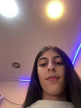 Snapshot of cristel_17 chatting on 11.29.25 cristel 17 online show from 11.29.25