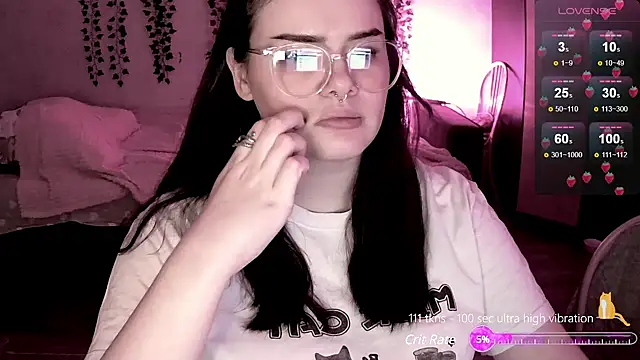 strawberry elfcat online show from 12.03.24