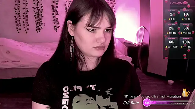 strawberry elfcat online show from 12.11.24