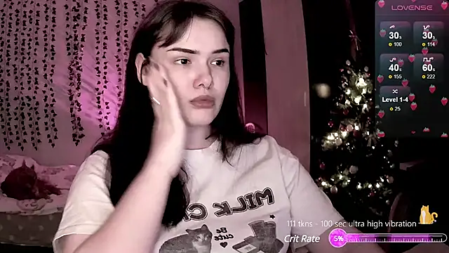 strawberry elfcat online show from 12.19.24