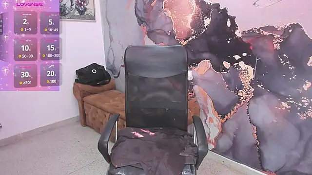 Snapshot of meliboobs_ chatting on 02.25.25 meliboobs online show from 02.25.25