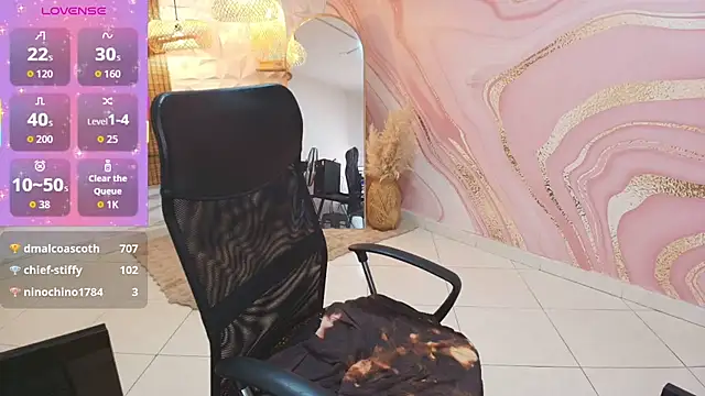 Snapshot of meliboobs_ chatting on 09.13.25 meliboobs online show from 09.13.25