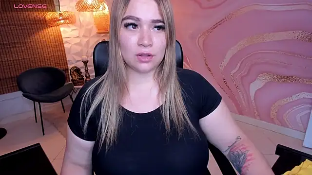 Snapshot of meliboobs_ chatting on 10.10.25 meliboobs online show from 10.10.25