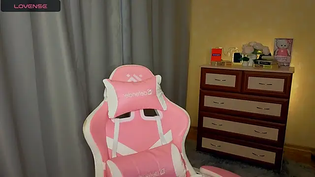 cutie mili online show from 04.24.26