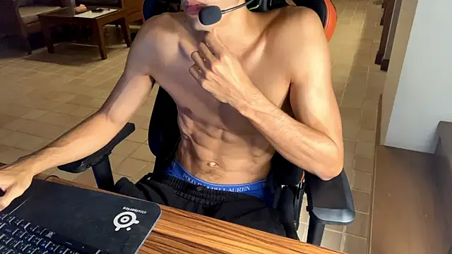 Snapshot of rippedbutskinny chatting on 01.05.25 rippedbutskinny online show from 01.05.25