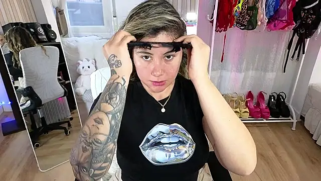 Tawny cox online show from 02.12.26