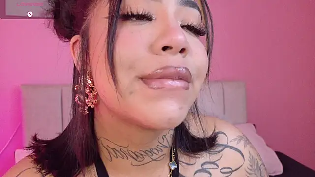 Snapshot of foxxy-lov3 chatting on 10.30.25 foxxy-lov3 online show from 10.30.25