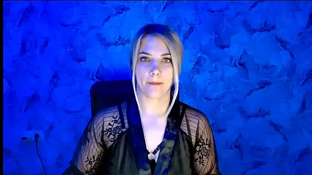 nika gold1 online show from 10.31.25