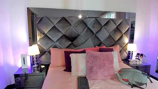 sofhiaa adaams online show from 01.27.25