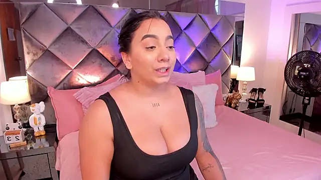 sofhiaa adaams online show from 02.27.25