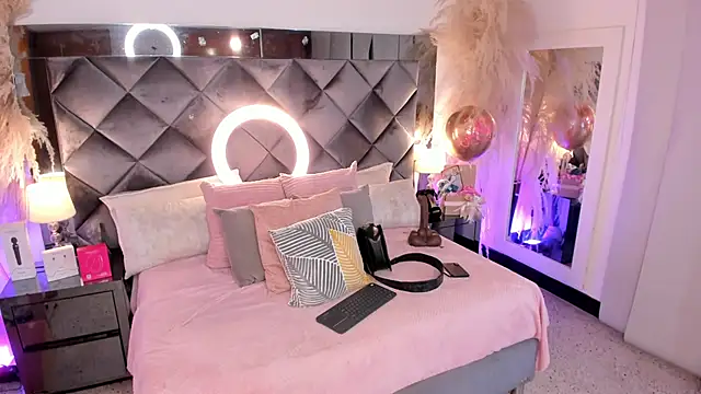 sofhiaa adaams online show from 10.02.25