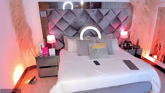 sofhiaa adaams online show from 10.14.25