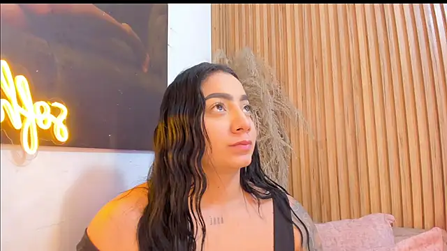 Snapshot of sofhiaa_adaams chatting on 06.04.26 sofhiaa adaams online show from 06.04.26