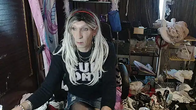 Ombeline1 online show from 10.04.25