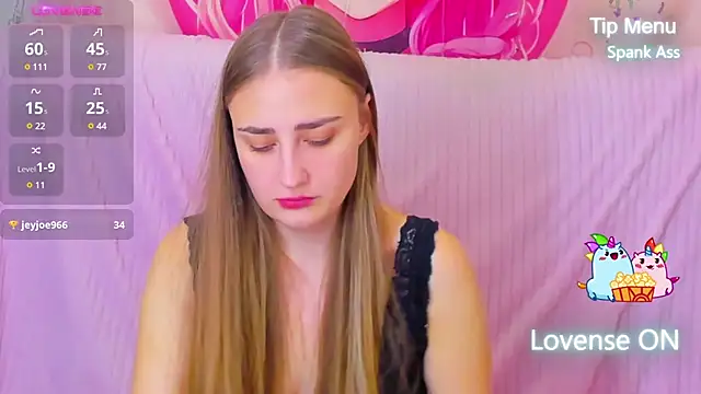 Snapshot of MilliStrii chatting on 12.23.24 MilliStrii online show from 12.23.24