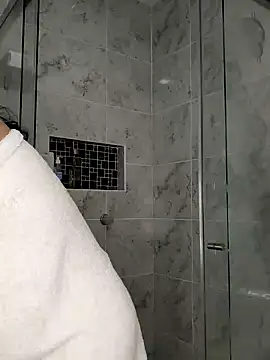 Lia Hurley online show from 12.07.24