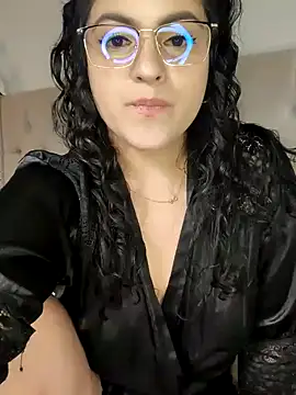 Lia Hurley online show from 12.22.24