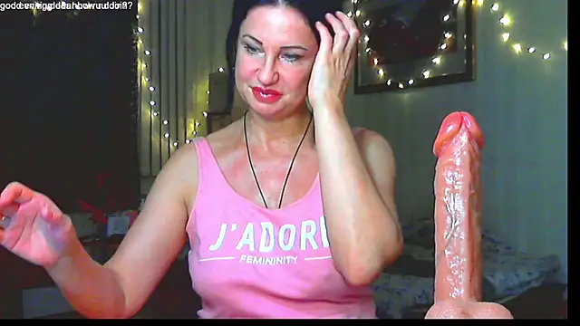 Snapshot of hornymommy69_ chatting on 12.21.24 hornymommy69 online show from 12.21.24