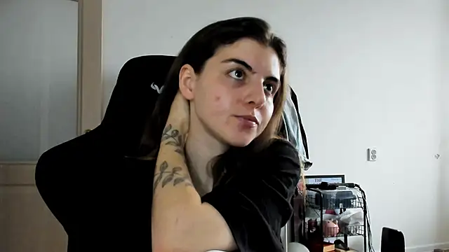 emmamurrr online show from 11.06.25