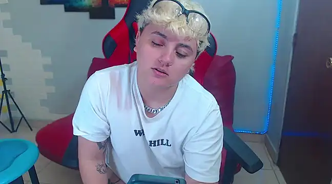 Snapshot of isabeautyx19 chatting on 01.05.25 isabeautyx19 online show from 01.05.25