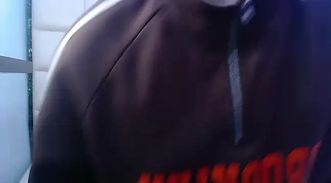 Snapshot of isabeautyx19 chatting on 01.17.25 isabeautyx19 online show from 01.17.25