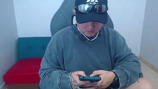 Snapshot of isabeautyx19 chatting on 01.20.25 isabeautyx19 online show from 01.20.25