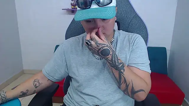 Snapshot of isabeautyx19 chatting on 01.30.25 isabeautyx19 online show from 01.30.25