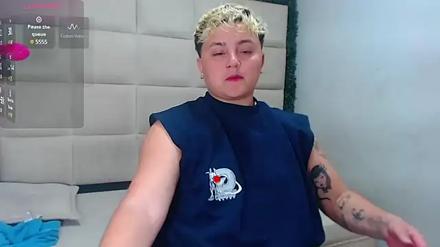 Snapshot of isabeautyx19 chatting on 02.27.25 isabeautyx19 online show from 02.27.25