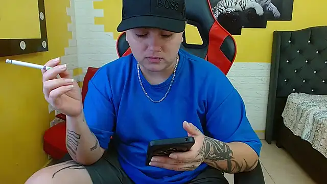 Snapshot of isabeautyx19 chatting on 09.24.25 isabeautyx19 online show from 09.24.25