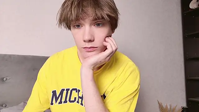 callmenineoneseven online show from 10.30.25