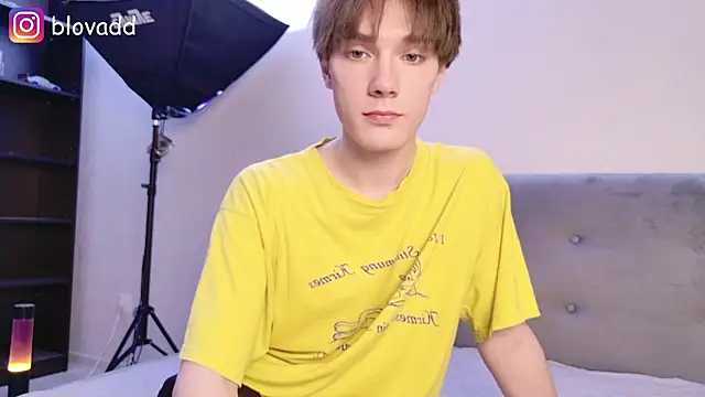 callmenineoneseven online show from 02.10.26