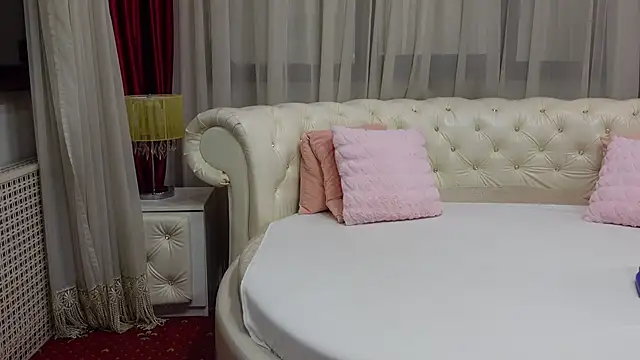 Snapshot of NinaCrystal1 chatting on 02.20.25 NinaCrystal1 online show from 02.20.25