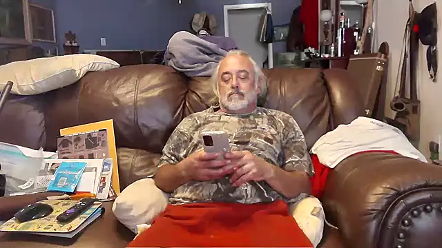 Snapshot of PincheDave4u chatting on 12.29.24 PincheDave4u online show from 12.29.24