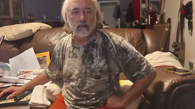 Snapshot of PincheDave4u chatting on 12.30.24 PincheDave4u online show from 12.30.24