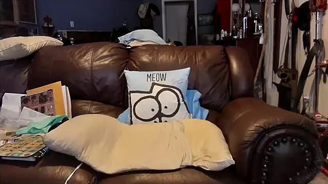 Snapshot of PincheDave4u chatting on 02.04.25 PincheDave4u online show from 02.04.25