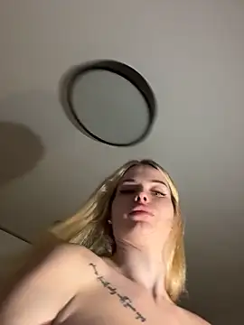 Snapshot of Vladamais chatting on 04.01.26 Vladamais online show from 04.01.26