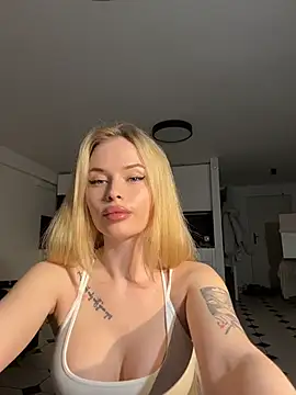 Snapshot of Vladamais chatting on 04.13.26 Vladamais online show from 04.13.26