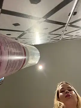 Snapshot of Vladamais chatting on 04.16.26 Vladamais online show from 04.16.26