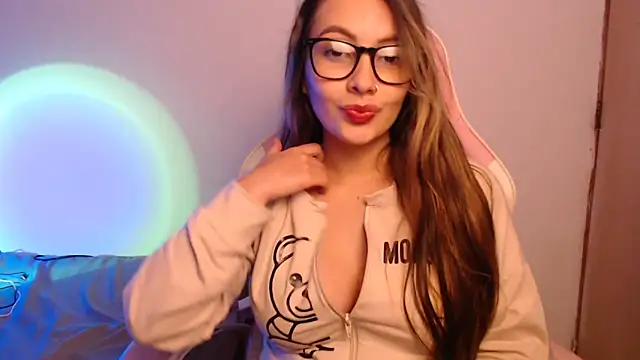 Snapshot of lalawhitte chatting on 10.11.25 lalawhitte online show from 10.11.25