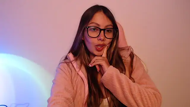 Snapshot of lalawhitte chatting on 11.26.25 lalawhitte online show from 11.26.25