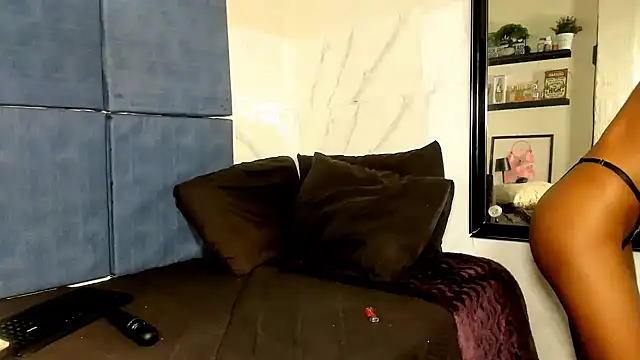 Snapshot of Ebonydollxx chatting on 05.22.26 Ebonydollxx online show from 05.22.26