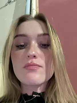 Snapshot of Goldloeckchen159 chatting on 11.24.25 Goldloeckchen159 online show from 11.24.25