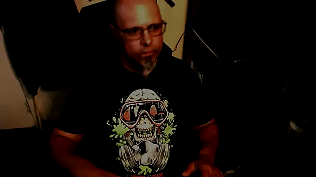 Snapshot of KrazyLegz chatting on 05.16.26 KrazyLegz online show from 05.16.26
